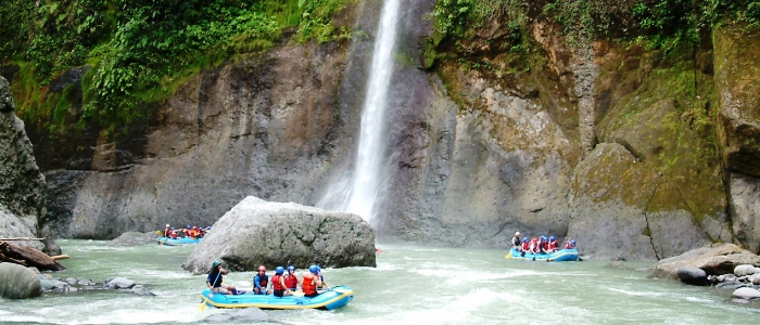 costa rica is a famous destination for white water rafting around the world