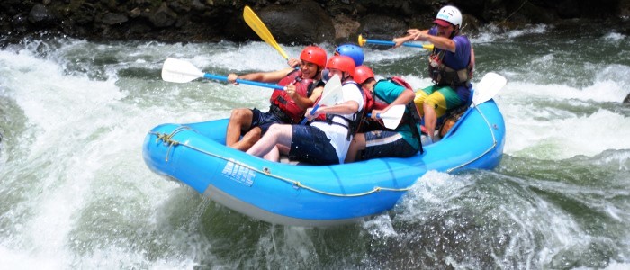 white water rafting tour in costa rica